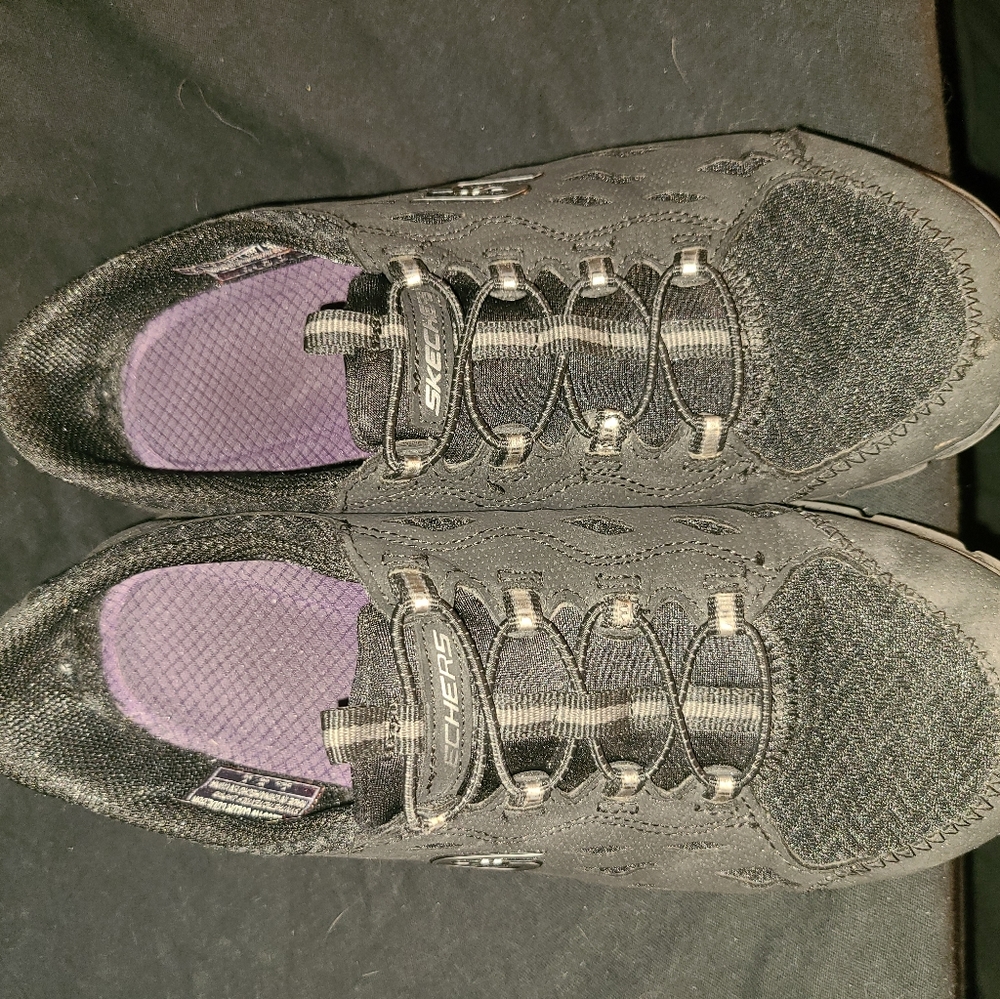 Skechers size 7w memory foam